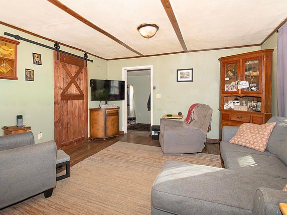 5th image of 109 E Factory St