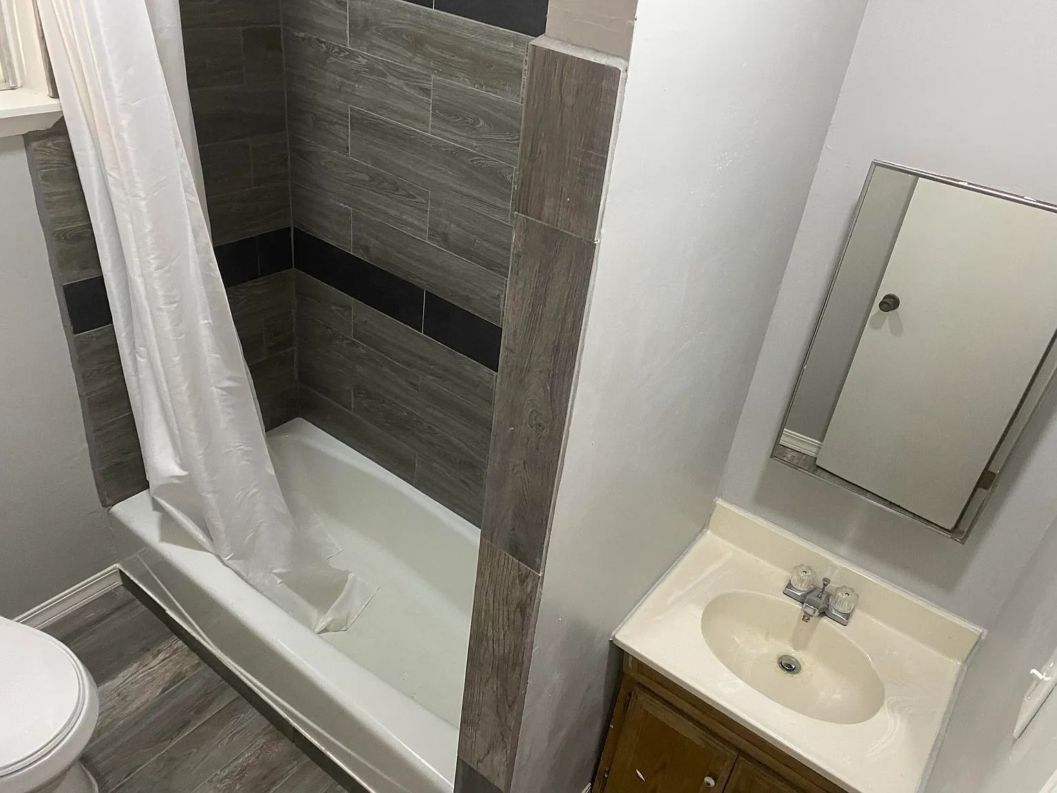 1 bed, 1.0 bath, 300 sqft, $500 — Photo 3