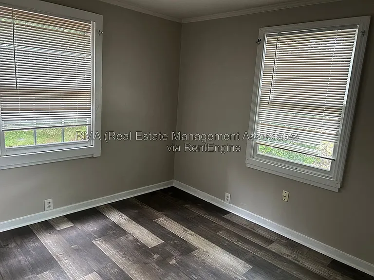 1001 W College Ext — Photo 4