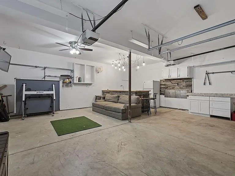 1621 Barthelone Ave — Photo 19