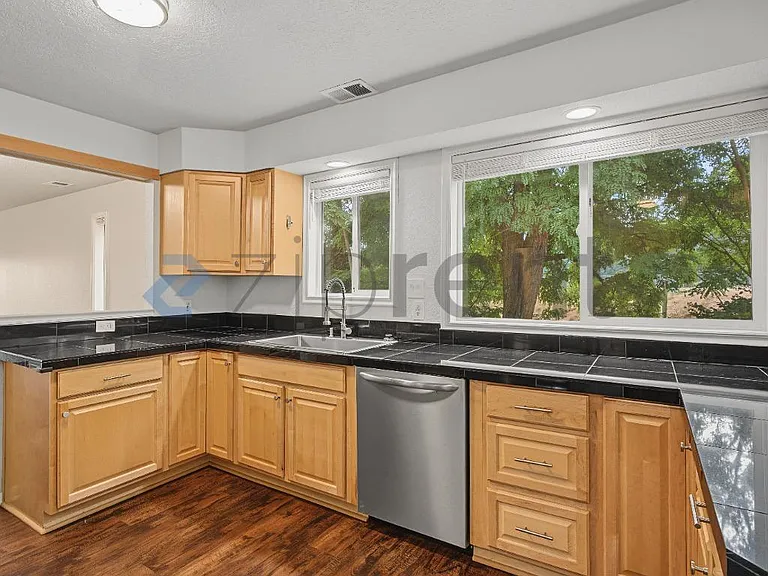 7501 N Edgewater Ave — Photo 6
