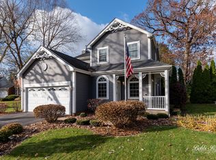 910 Plymouth Ct, Algonquin, IL