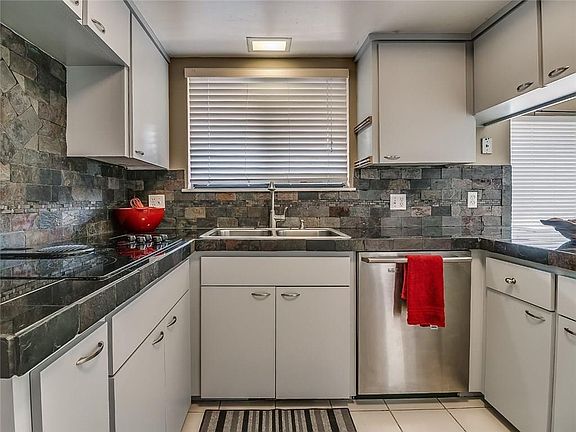 5th image of 4432 Foxglove Ln