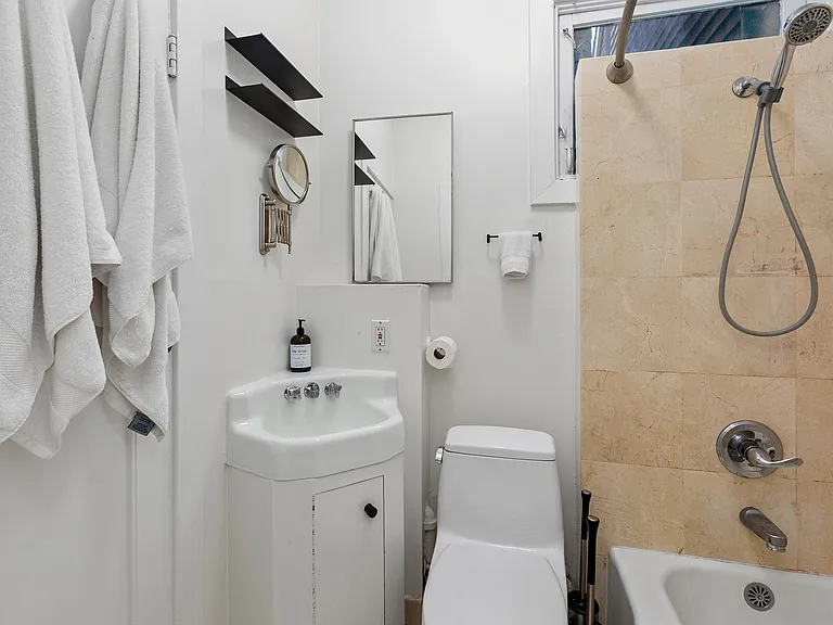 2621 Divisadero St #2 — Photo 22