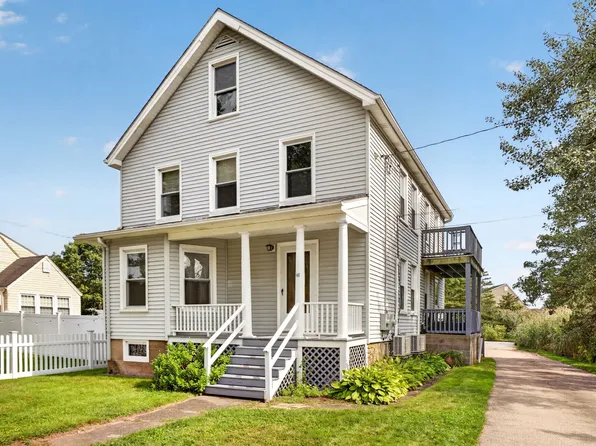 46 Hatch St Unit 1, Mystic, CT 06355
