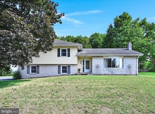 49 N Church St SW, Ephrata, PA 17522