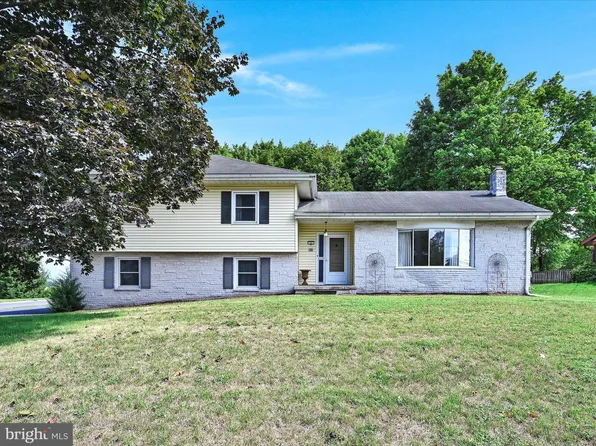 49 N Church St SW, Ephrata, PA 17522