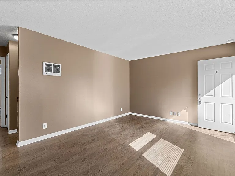 1908 Batts Ln — Photo 5