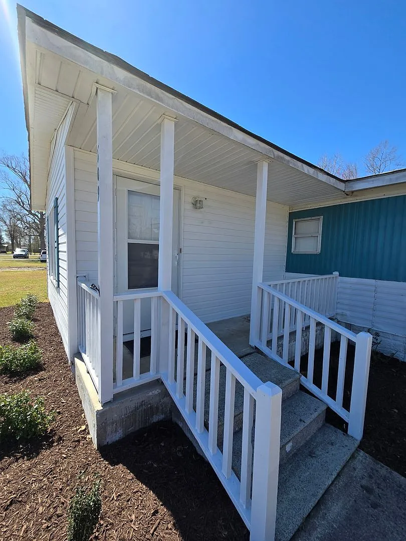 709 Jim Blake Rd — Photo 3