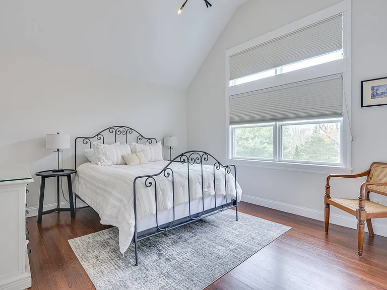 105 McGregor Dr — Photo 13