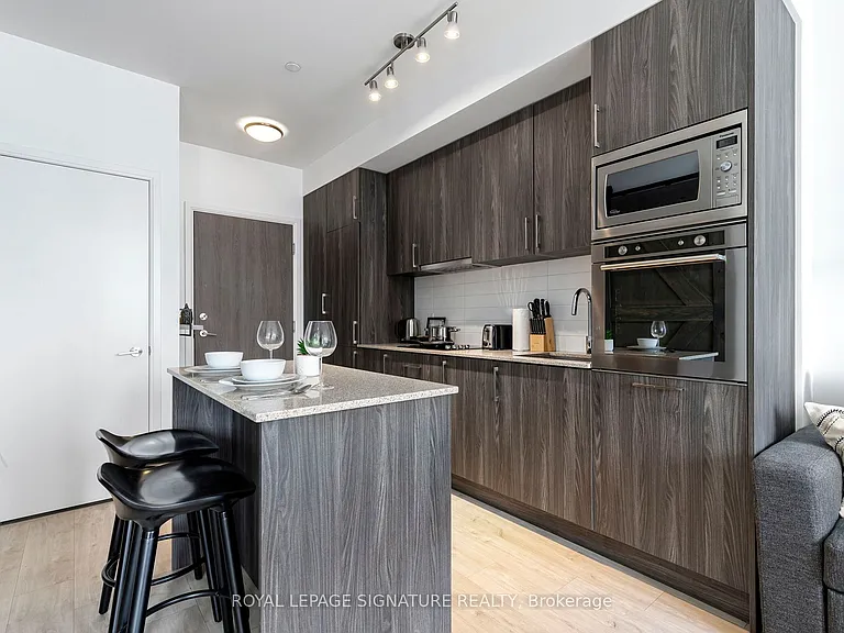 576 Front St W #806E — Photo 4