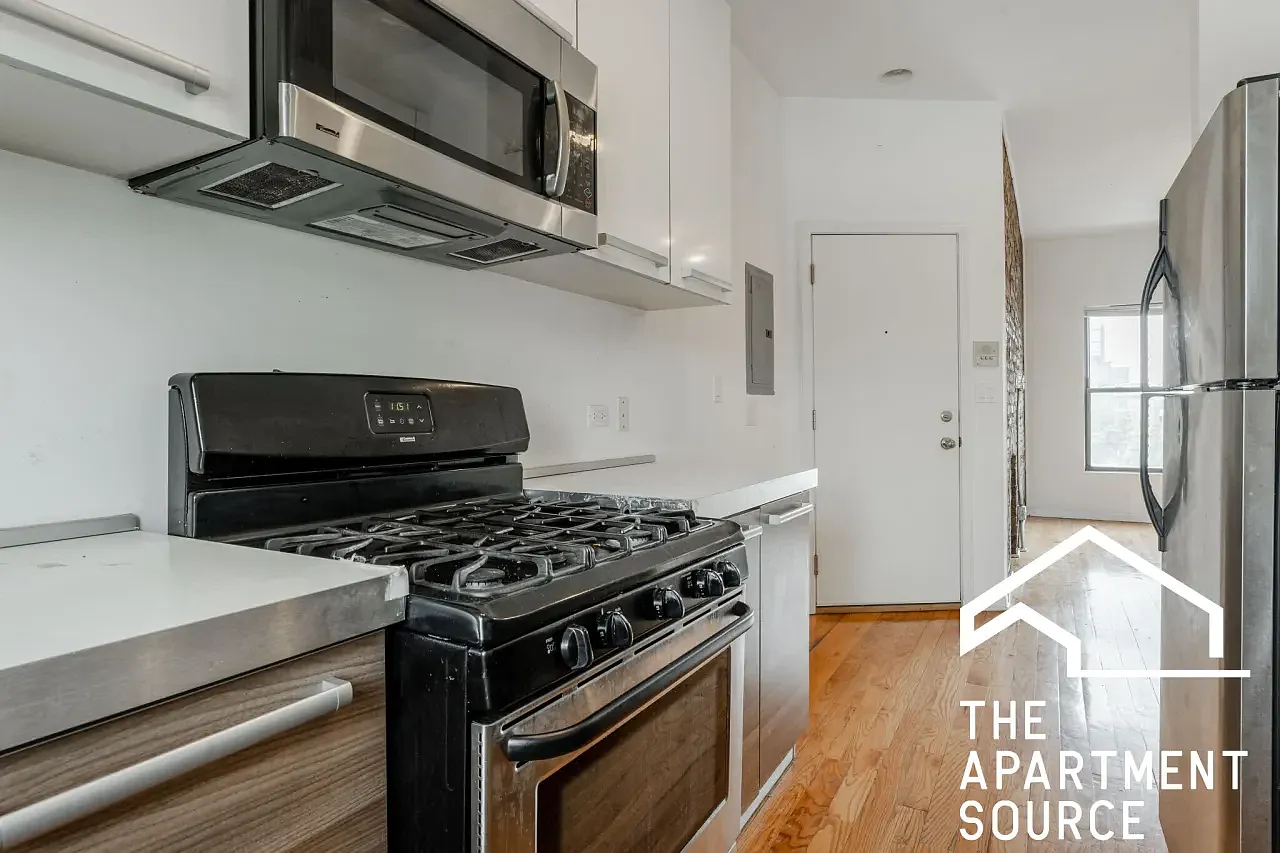 2 bed, 800 sqft, $2,325 — Photo 1