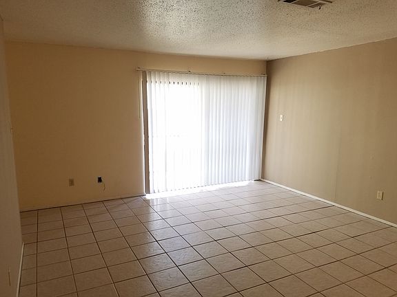 5th image of 1102 Autumn Cir APT A