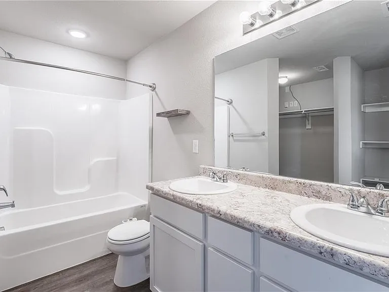 980 E Starling St — Photo 20