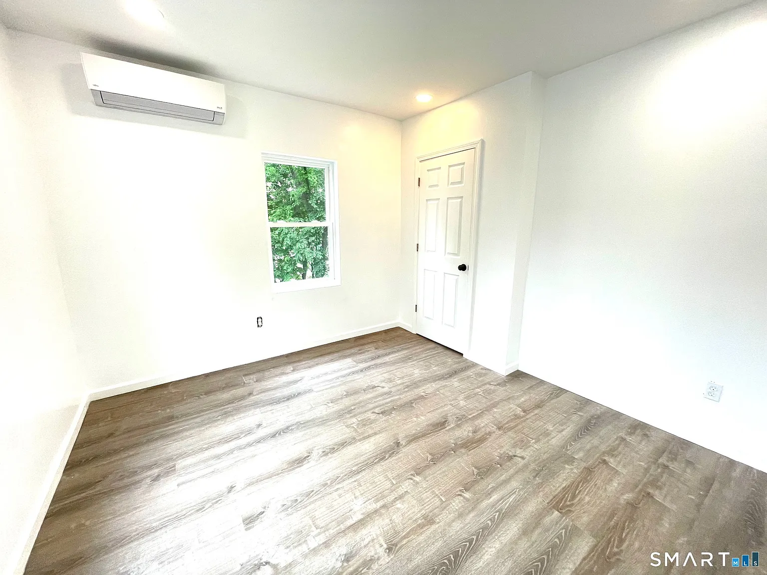 3 bed, 1.0 bath, 1000 sqft, $2,000 — Photo 2