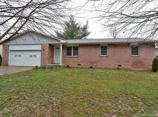 1064 W Cape Rock Dr, Cape Girardeau, MO 63701