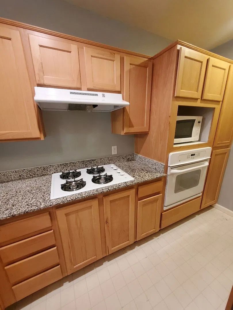 31 E Agate Ave — Photo 2