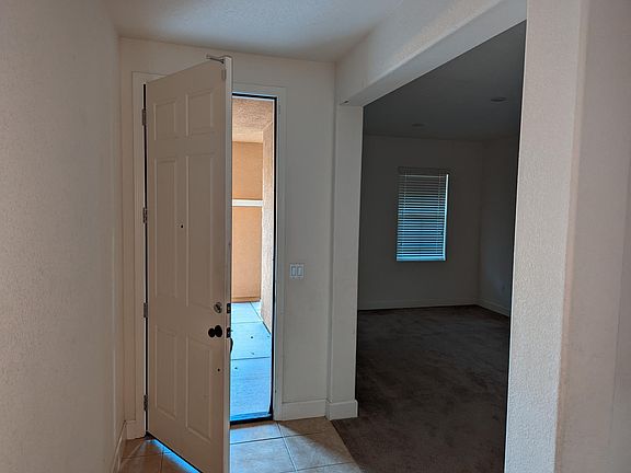 4th image of 933 N Campania Ct