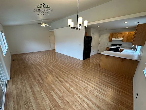 3rd image of 495 Emily Ln