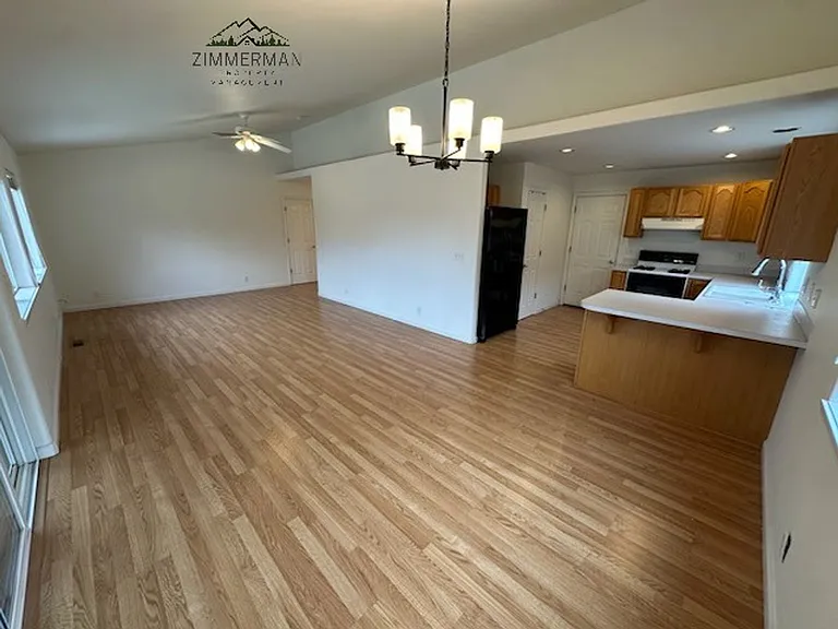 495 Emily Ln — Photo 3