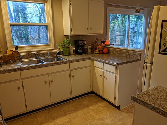 Kitchen with sliding door that opens onto the deck