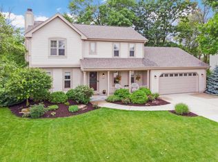 3595 S Sandalwood Dr, New Berlin, WI 53151