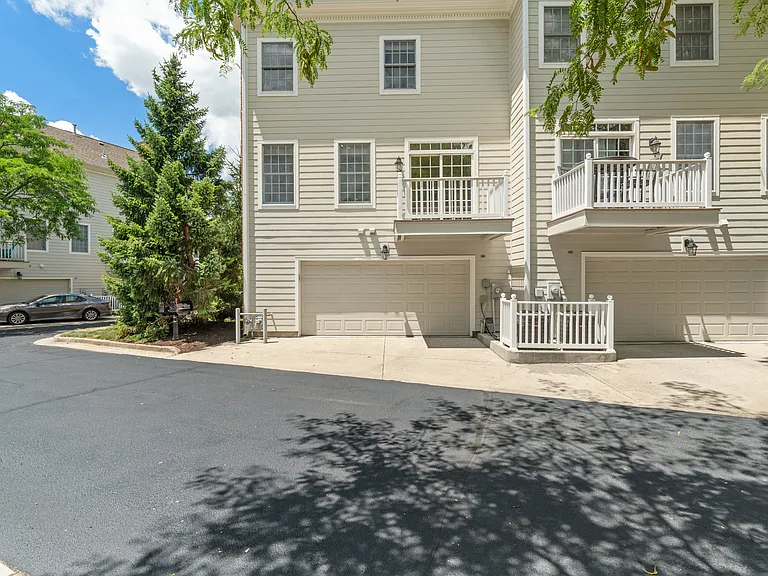 12735 Edgemont Way — Photo 44