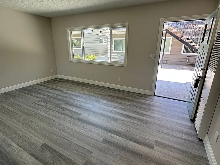 1605 W Shorb St — Photo 22