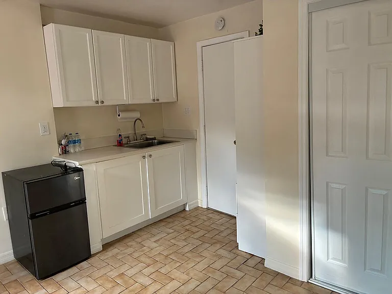 2828 SW 2nd St — Photo 6