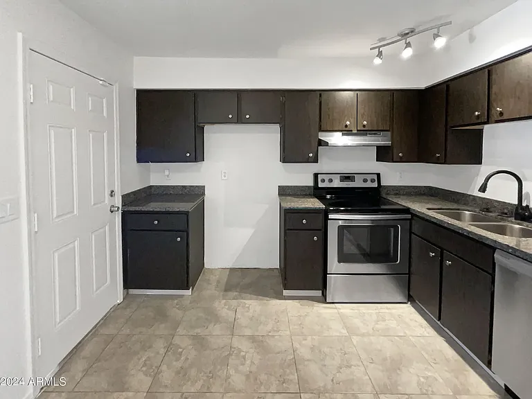 8339 N 59th Dr — Photo 10