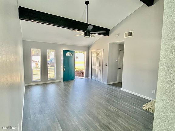 4th image of 808 Sprucewood Ln