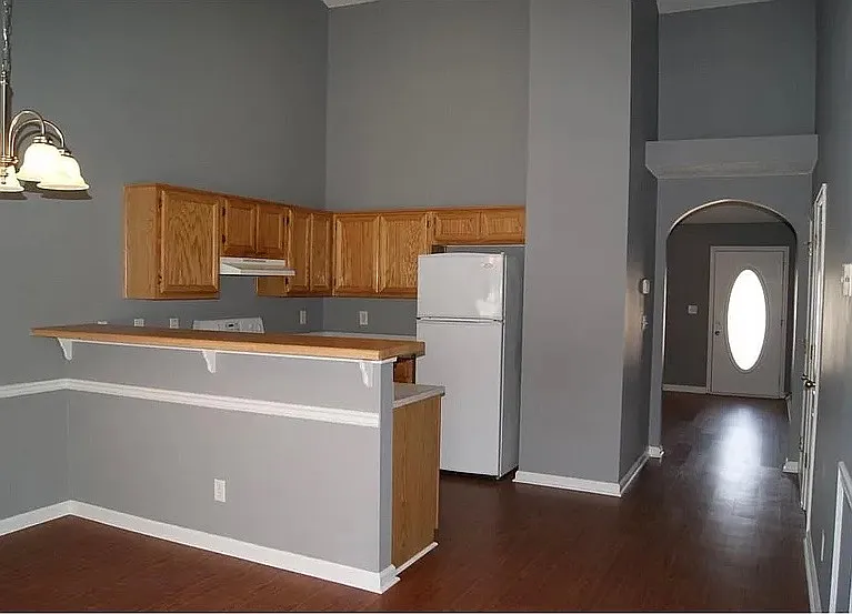 3 bed, 1230 sqft, $1,829 — Photo 3