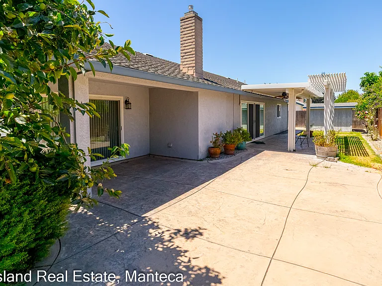 1635 Crom St — Photo 21