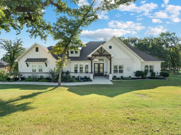 3016 Fossil Oaks Dr, Azle, TX 76020