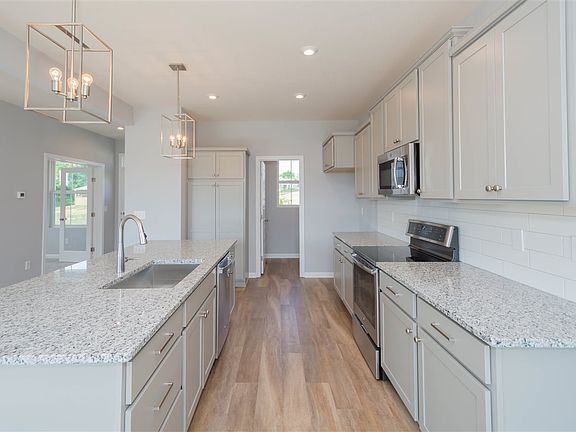 4th image of 1883 Woodward Ct