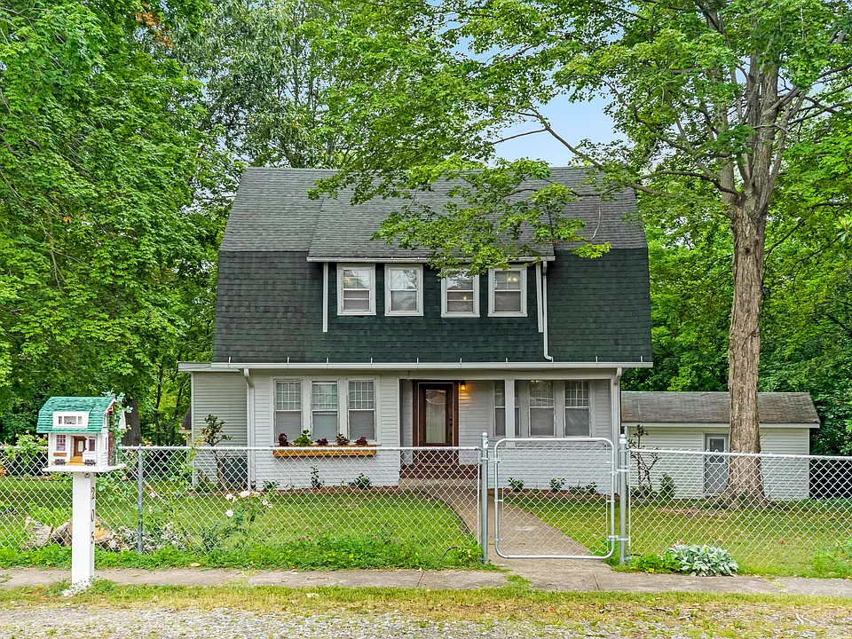 205 W Main St