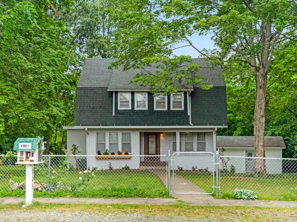 205 W Main St, Greenbrier, TN 37073