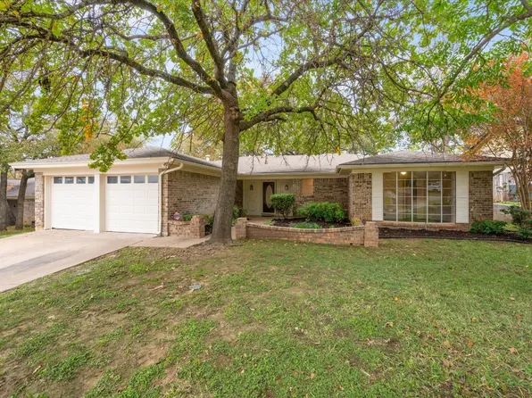 809 Spring Lake Dr, Bedford, TX 76021