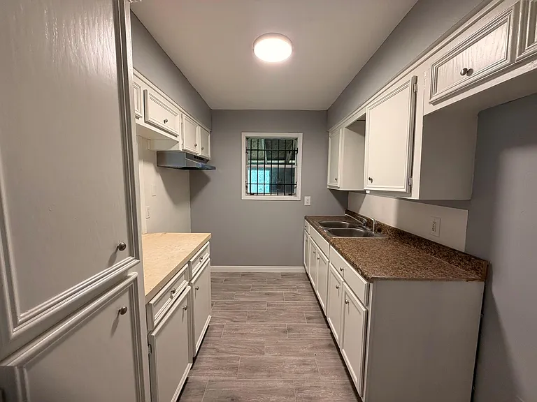 222 E John Alber Rd — Photo 5