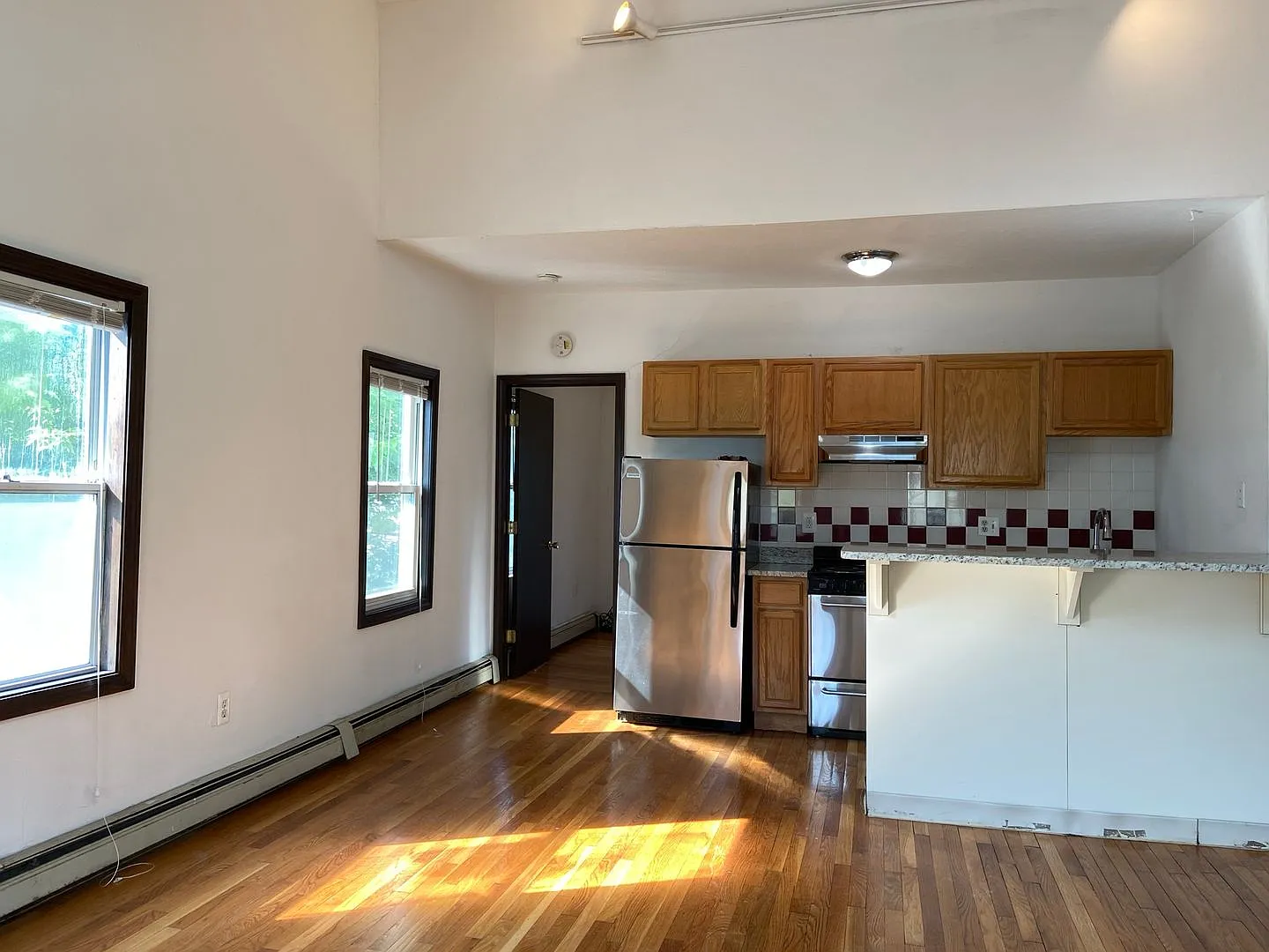 Nicely updated 3 bed near the Green Line in Brighton. — Photo 2