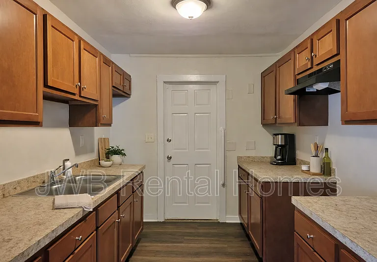 214 Santa Barbara Ave — Photo 4