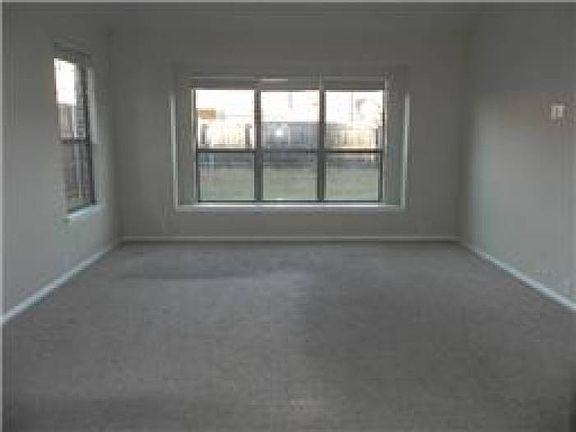 2nd image of 2613 Deer Hollow Dr
