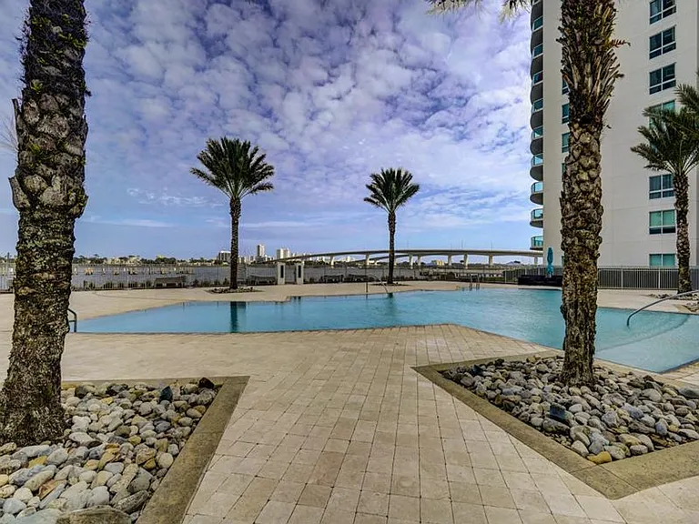 241 Riverside Dr #2610 — Photo 35