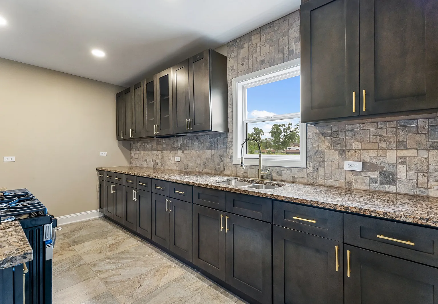 4 bed, 1440 sqft, $1,900 — Photo 2