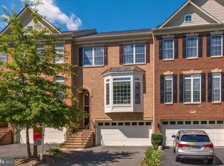 25846 Commons Sq, Chantilly, VA 20152