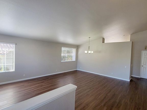 4th image of 2245 Shadyridge Ave