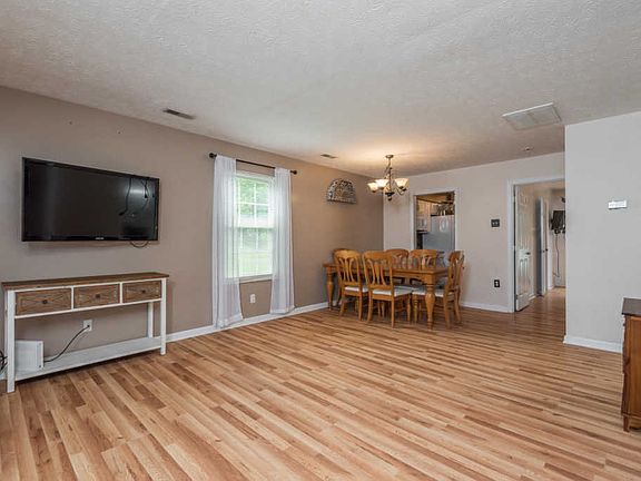 3rd image of 3501 Crossroads Way