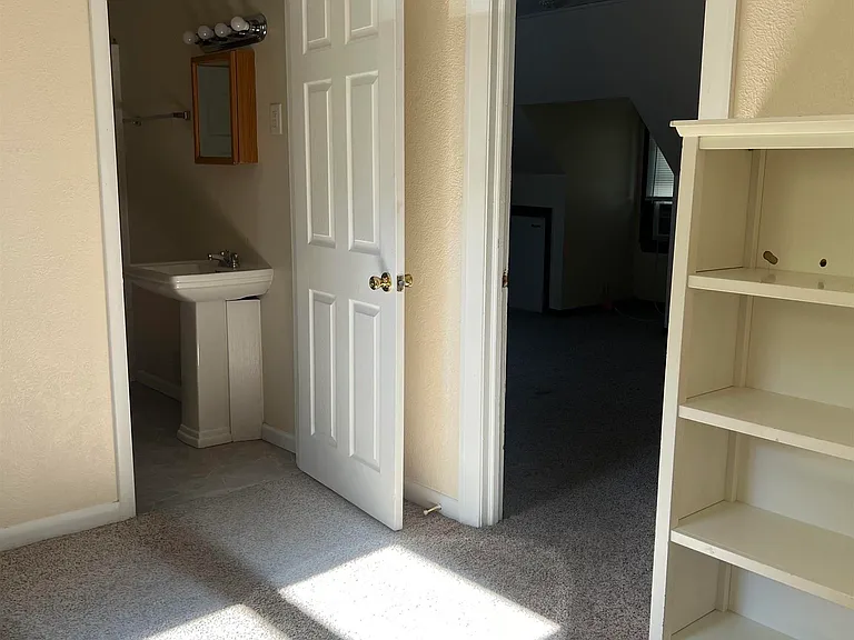230 Cornell Ave — Photo 17