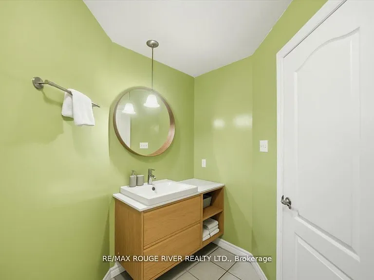 135 James St S #1401 — Photo 25