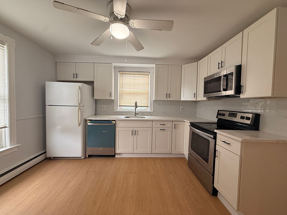 1st image of 412 Waterman Ave #2L